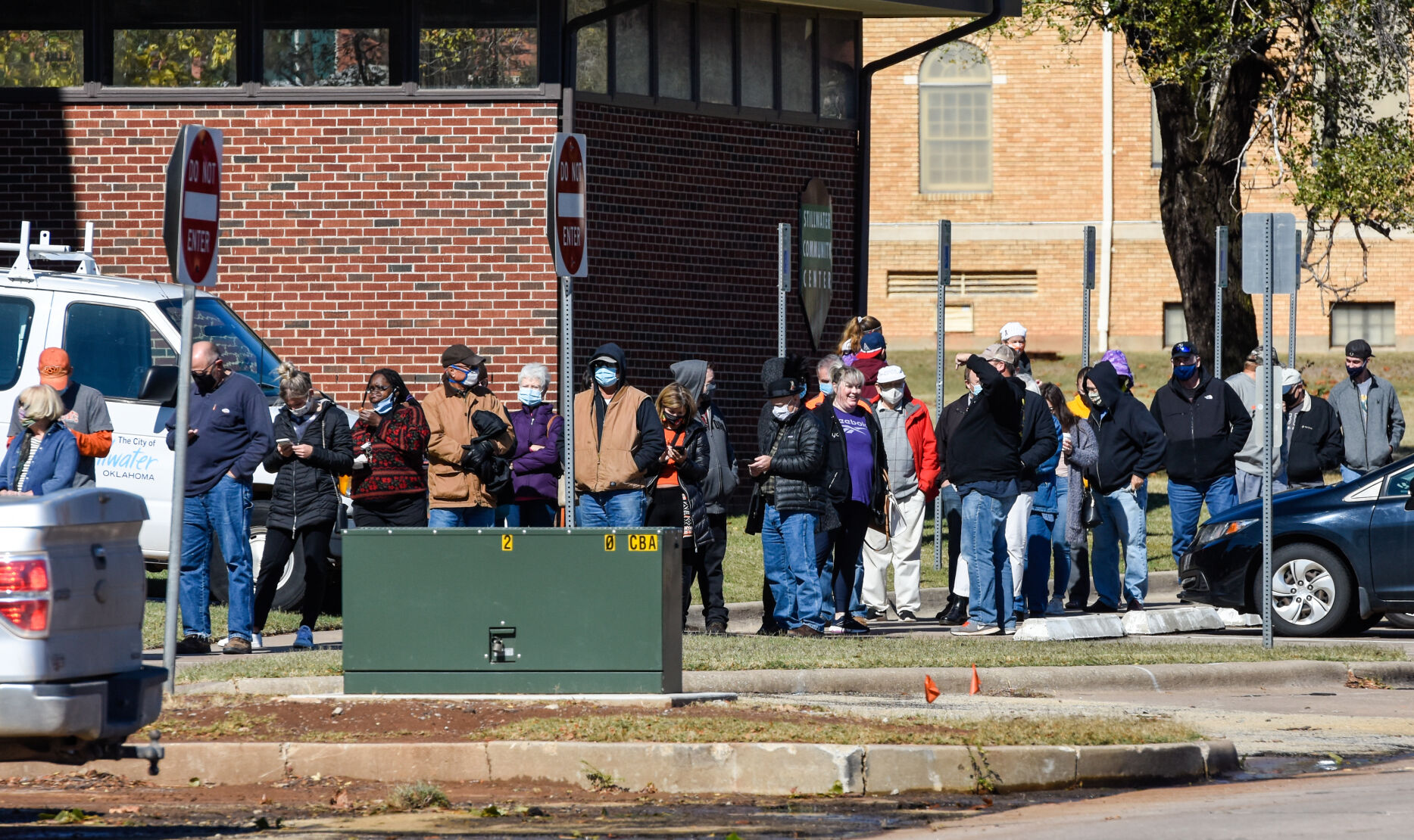 Early voting line down Duncan.jpg